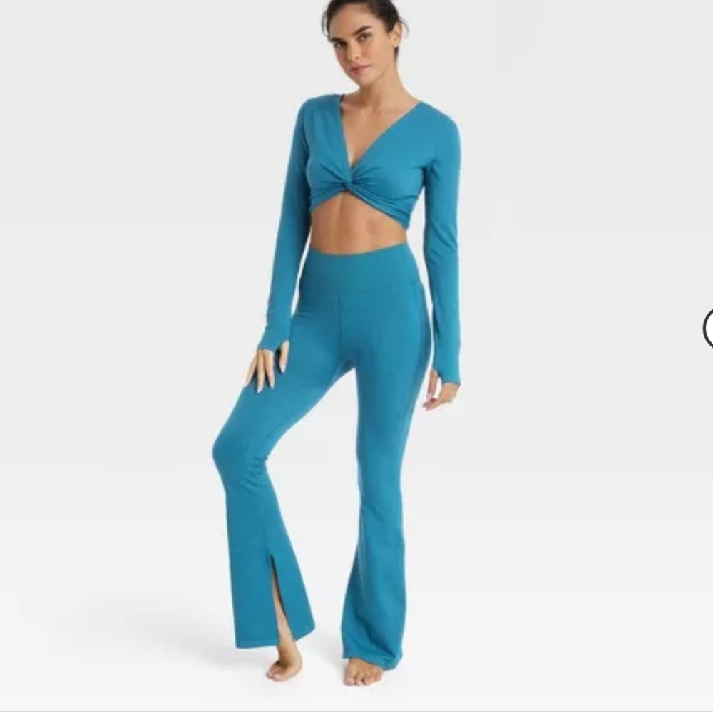 NWT Joylab Women's Textured Flare Leggings and Top Size Small